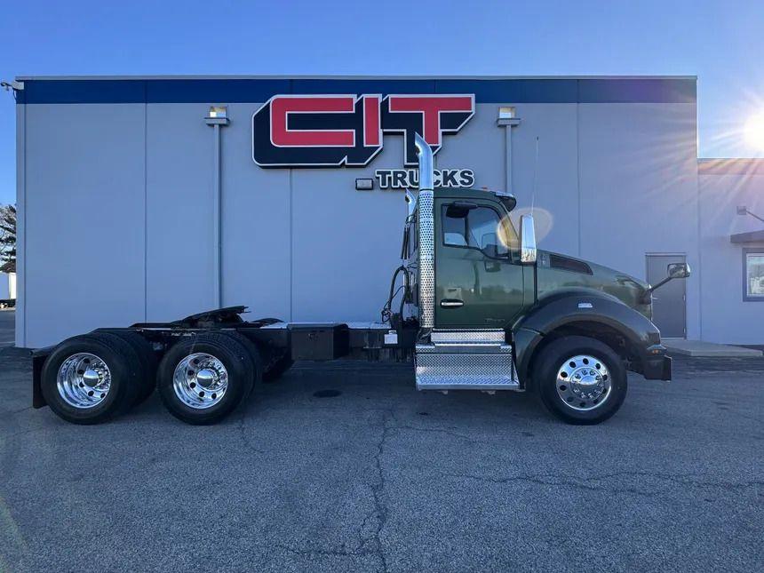 2019 Kenworth T880 Day Cab